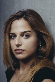 Изображение актера Stephanie Nur