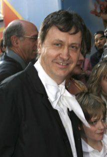 Изображение актера Адриан Ноубл