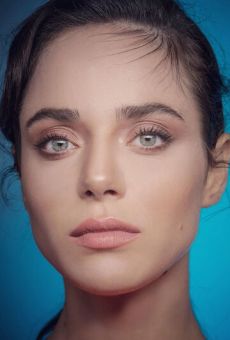 Изображение актера Зейнеп Элчин