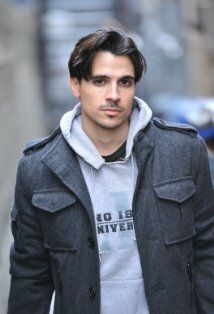 Изображение актера Джонни Киос