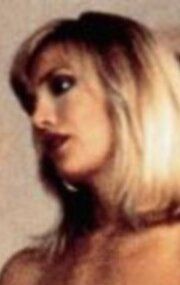 Изображение актера Келли Керр