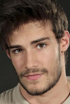 Изображение актера Батухан Караджакая