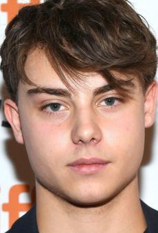 Изображение актера Карсон МакКормак