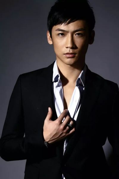 Фото №2 Е Сянмин