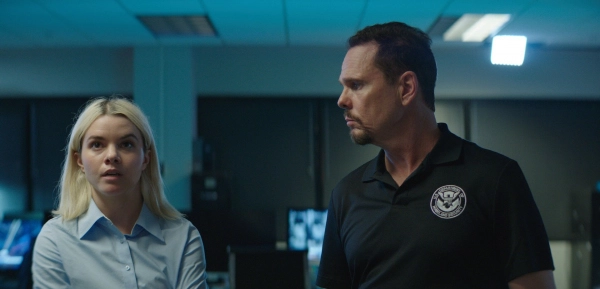 Под наблюдением (2022) смотреть онлайн